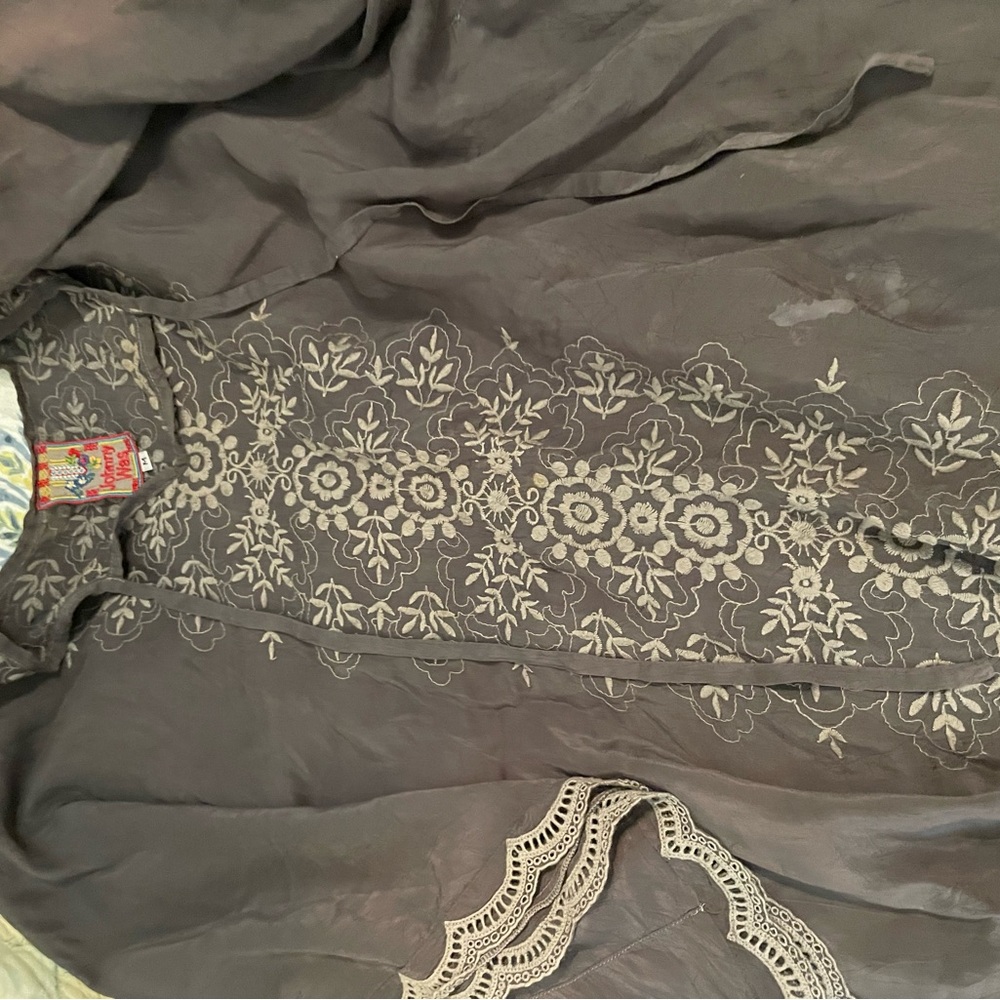 Adorable Johnny Was Medium top silky embroidered neutral - Picture 4 of 5